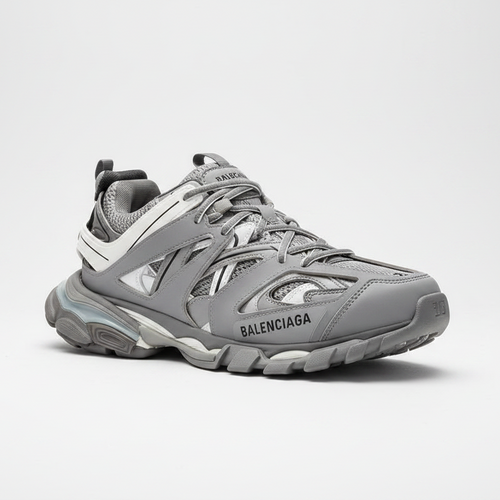 Balenciaga Track sur fond blanc