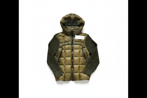 Cardigan CP Company kaki fond blanc