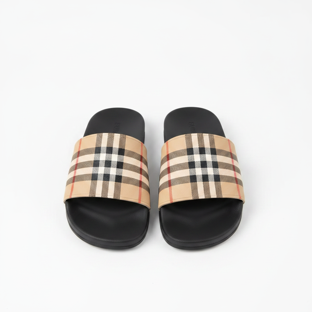 Claquettes Burberry fond blanc