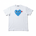 T-shirt blanc sur fond blanc