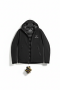 Veste Arc'teryx sur fond blanc